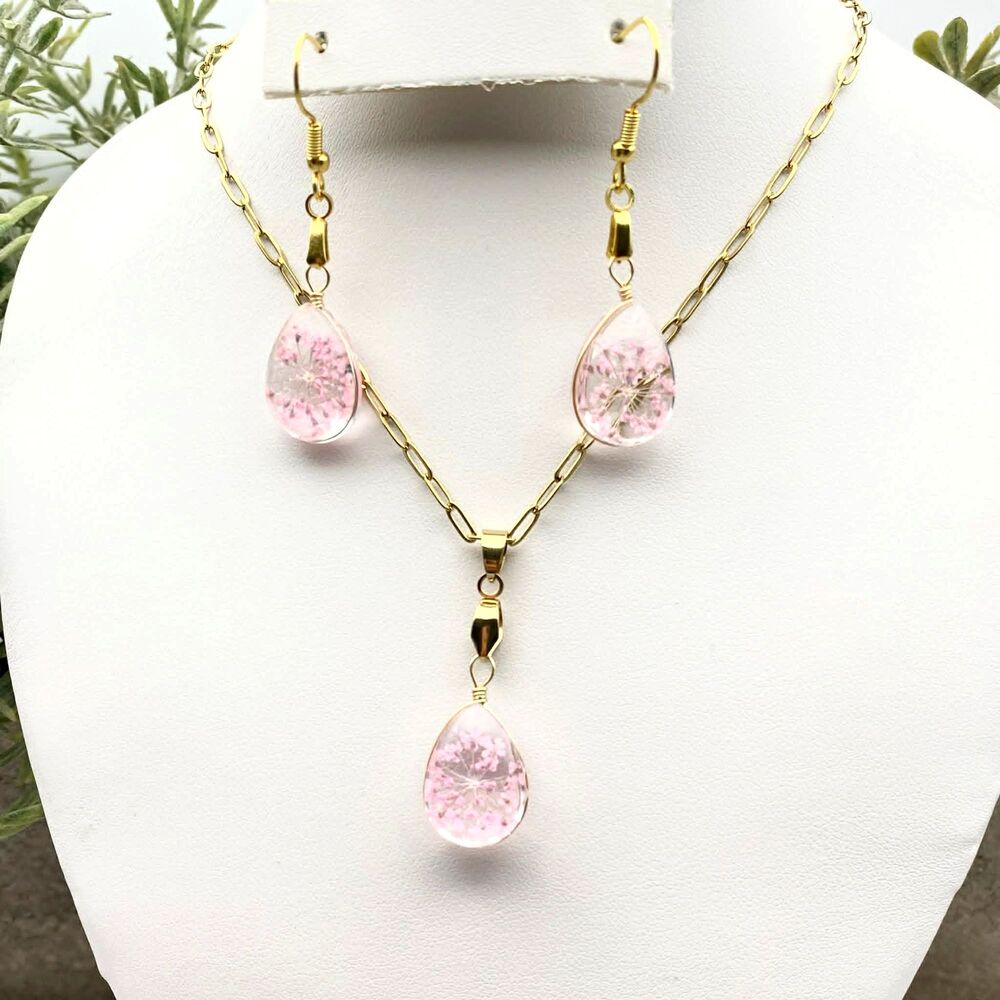 Pink Dried Flower Teardrop Resin Jewelry Set Gold Tone Necklace & Earrings - Picture 3 of 4